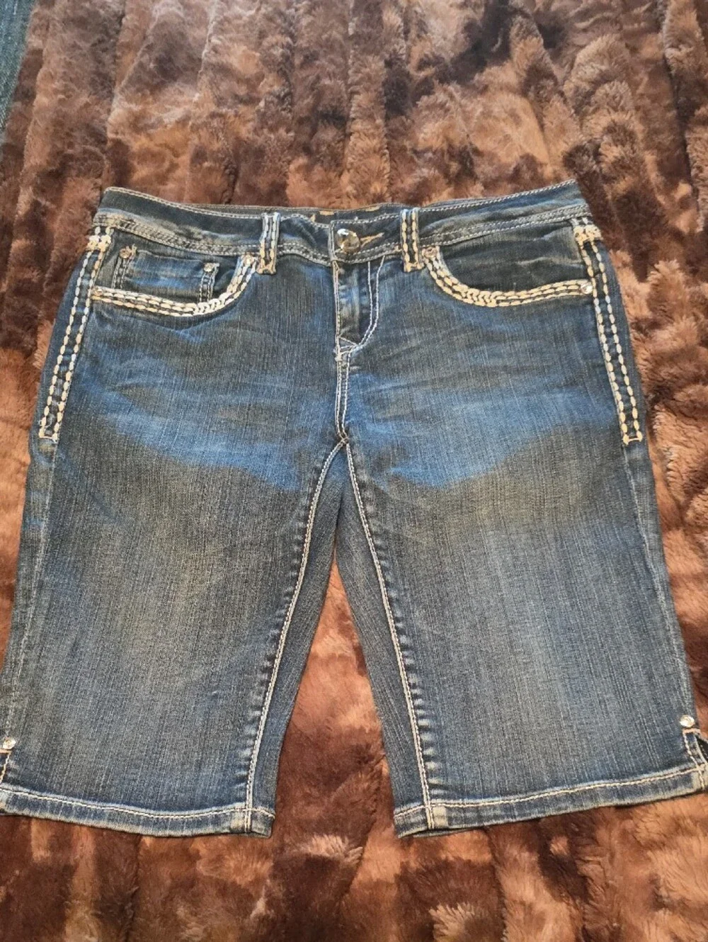 L A Idol Women’s Dark Blue Embroidered Pocket Jeans Shorts